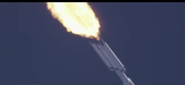 Falcon Heavy climbing with all three cores firing