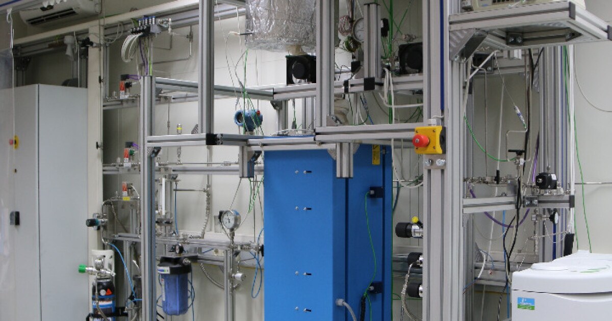 Methane cracking reactor in the lab