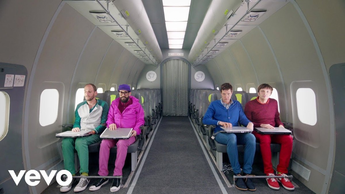 Band floating in a weightless aircraft cabin