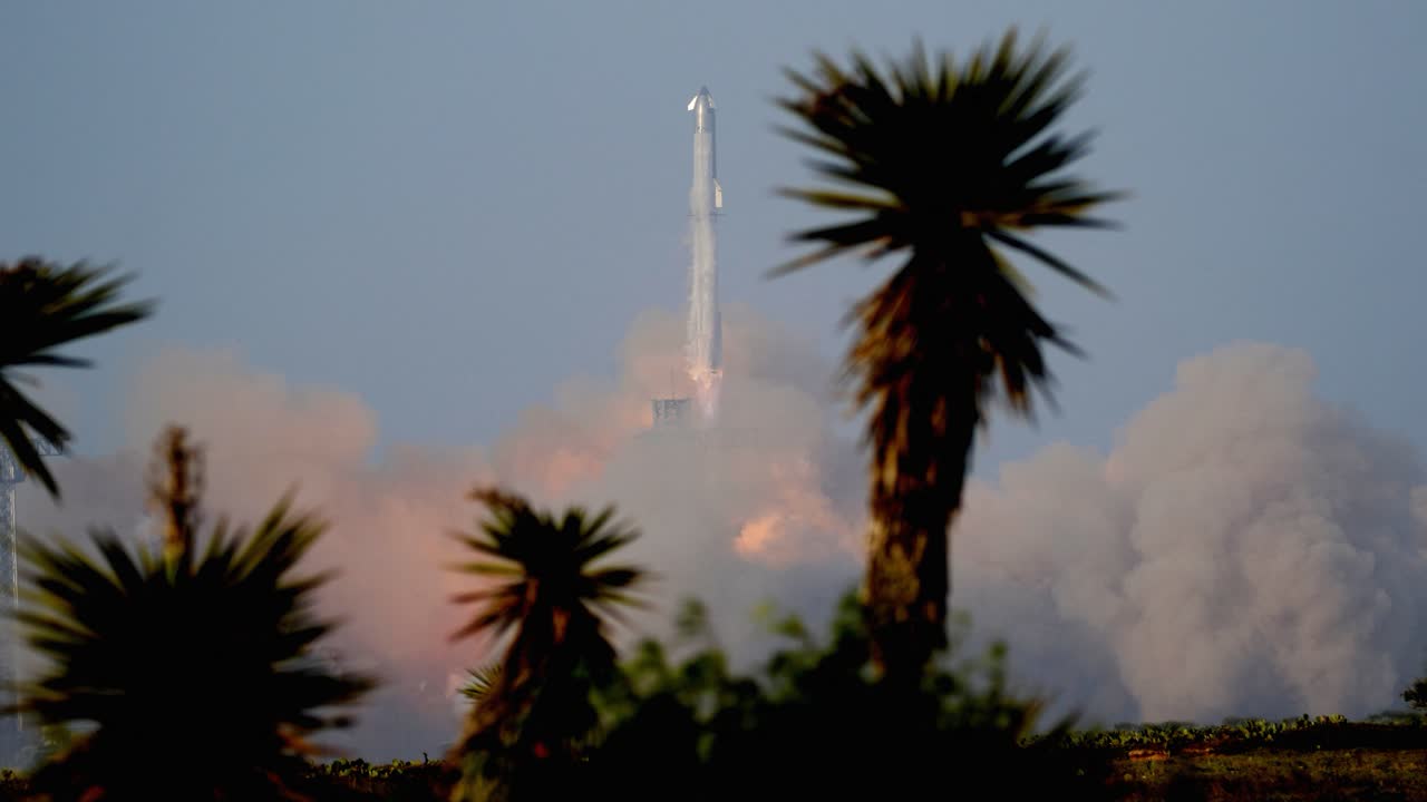 SpaceX Starship Flight 9 liftoff from Starbase, Texas — May 27, 2025